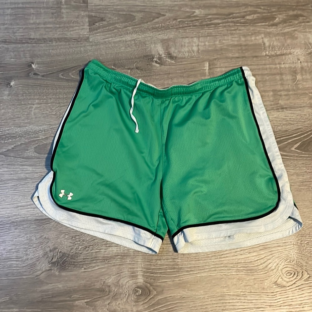 Men’s under armor, large gear workout green retro  shorts